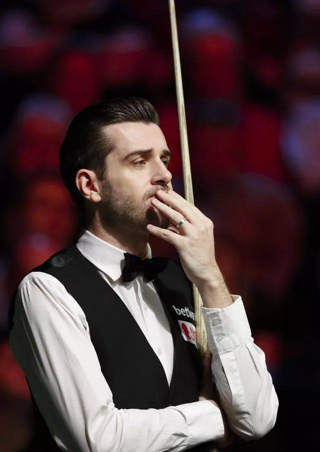 凭借顽强的 凭借顽强的