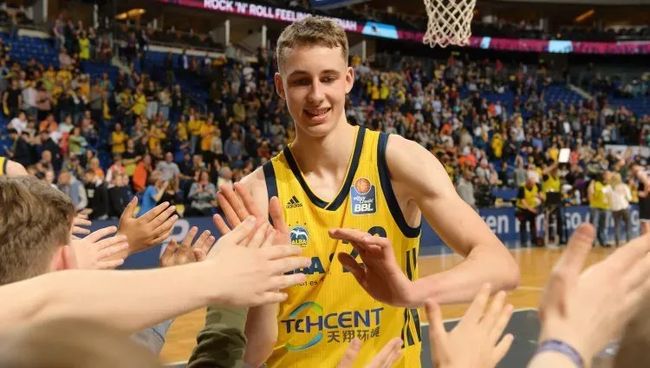 西甲头名位 西甲头名位